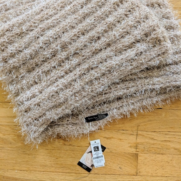 Charlie Paige infinity scarf - Picture 2 of 2